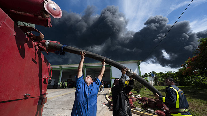 Se incendia tercer tanque de combustible en Cuba./Foto: AFP