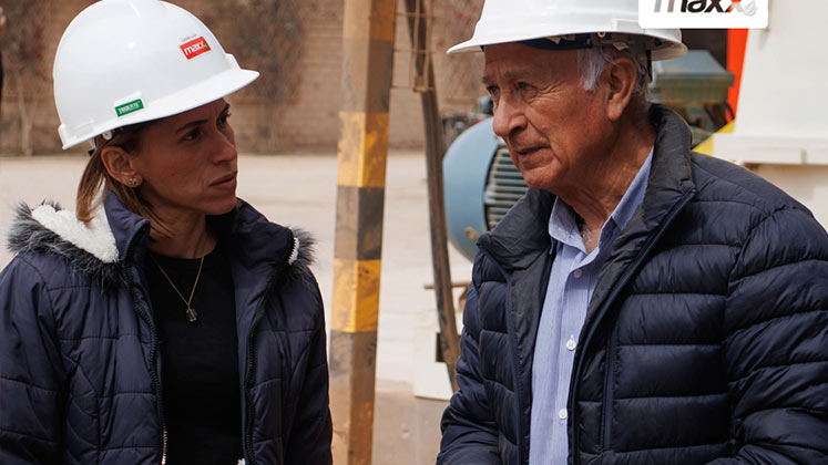 Johanna Navarro, presidenta de Induarcilla, junto a Guillermo Martorell, de Ladrillos Maxx./ Foto Cortesía