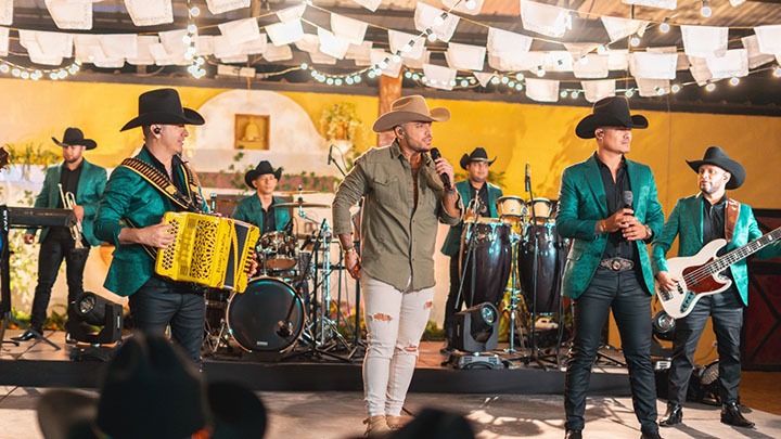 El DVD fue grabado en la Mesa de Los Santos, cerca a Bucaramanga, en una noche de miércoles.