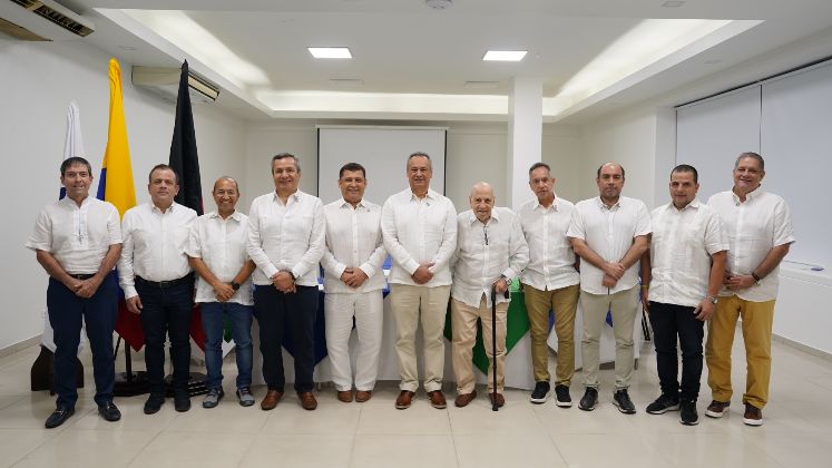 Miembros salientes de la Junta Directiva y Junta Ampliada de la Corporación Recreativa Tennis Golf Club 