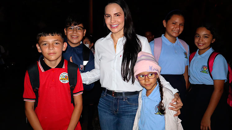 La secretaria de Educación del departamento, Laura Cáceres, anuncia que están estructurando la política de fortalecimiento de la educación media./ Foto Cortesía