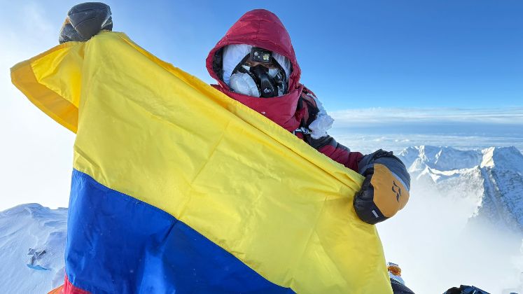 La bandera tricolor ondeó en lo más alto del planeta, gracias a la hazaña de la colombiana.