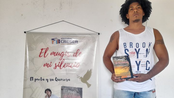 Melfides Gulloso pasó de ser una víctima de la guerra a crear su libro de poesías entre rimas y prosas./Foto: cortesía