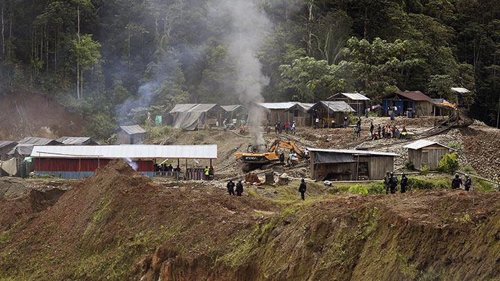 Explosivos y fuego: la arremetida oficial contra el oro ilegal en Colombia./Foto: AFP