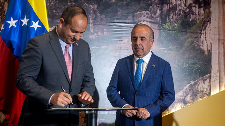 Ministros de Transporte de Venezuela y Colombia