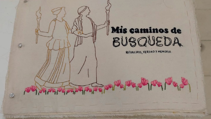 Libro textil 'Mis caminos de búsqueda'