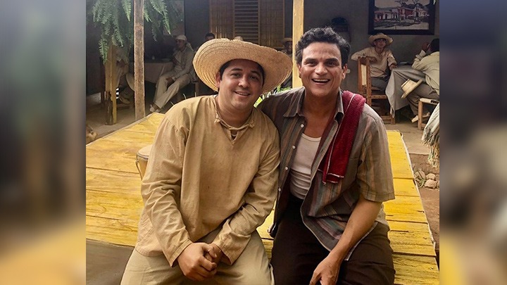 El cantante participó en la telenovela biográfica de su abuelo, el reconocido maestro, Leandro Díaz. 