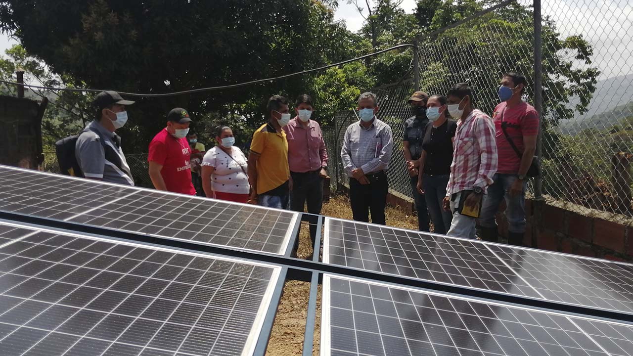 Paneles solares de la Fesc 