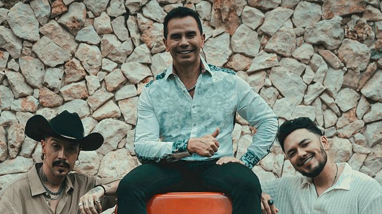 Jhonny Rivera acompaña a Pasabordo en ‘La Nevera’, una de las canciones más esperadas del nuevo proyecto.