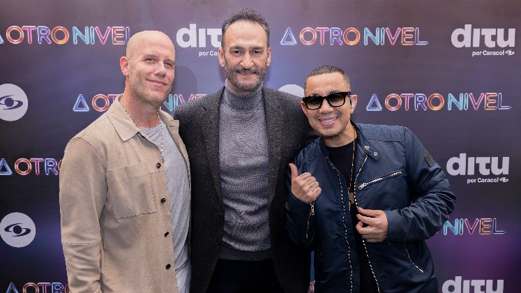 Peláez debuta como jurado en la nueva temporada de A Otro Nivel, donde comparte panel con el peruano Gian Marco y el productor colombiano Kike Santander.