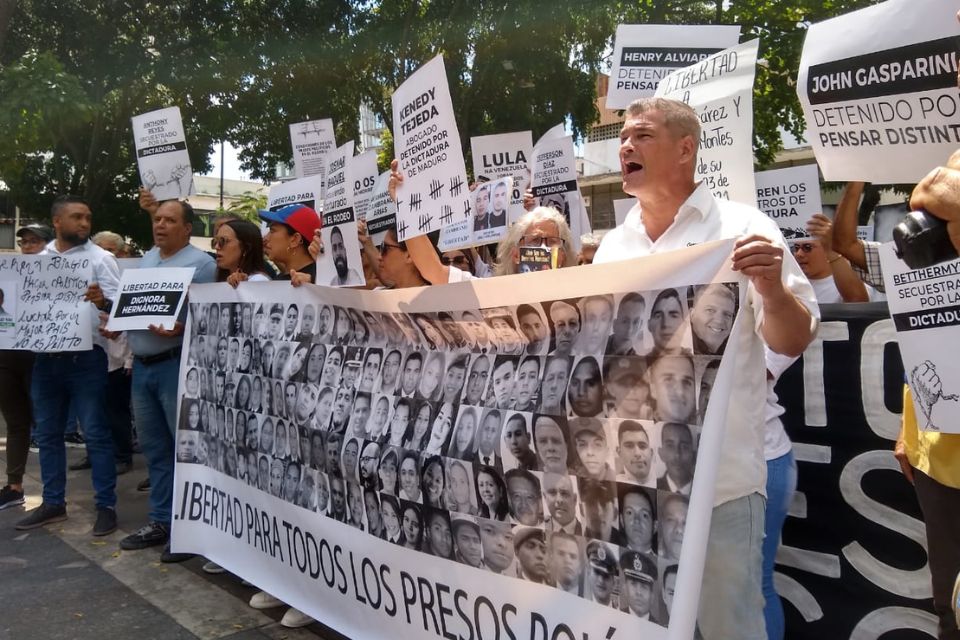Manifestar, protestar o expresar críticas en redes sociales puede ser utilizado como pruebas condenatorias por la Ley del Odio en Venezuela (Foto #LaHoradeVenezuela)