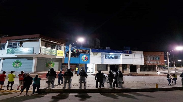 El Esmad controló la situación alrededor de la terminal.