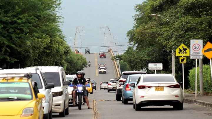 A la contadora la vieron caminando sola por el puente La Gazapa.