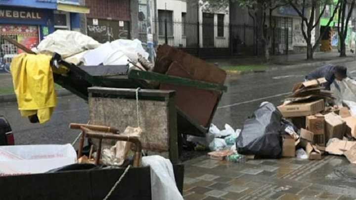 Reciclaje callejero, el rostro de la pobreza y la miseria en Colombia./Foto: AFP