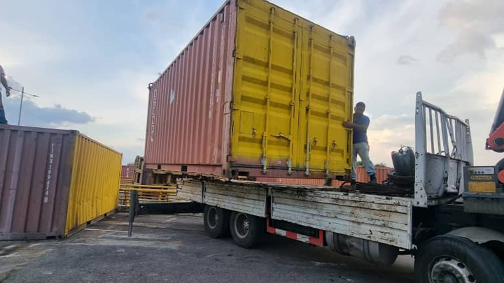 Retiro de contenedores en Tienditas./Cortesía. 