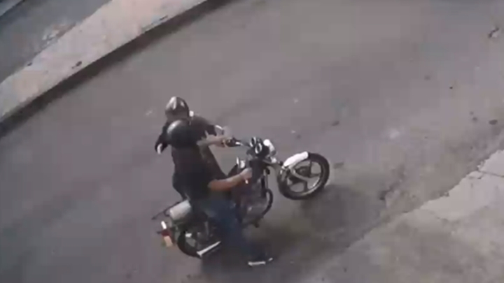 El sicario cambbió con la mujer.