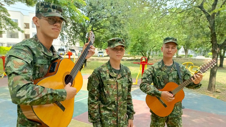 La agrupación recibe la colaboración de la Orquesta Segunda Dimensión.