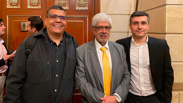 Líderes gremiales apoyaron a Germán Umaña (centro), en la Cámara./ Foto Cortesía