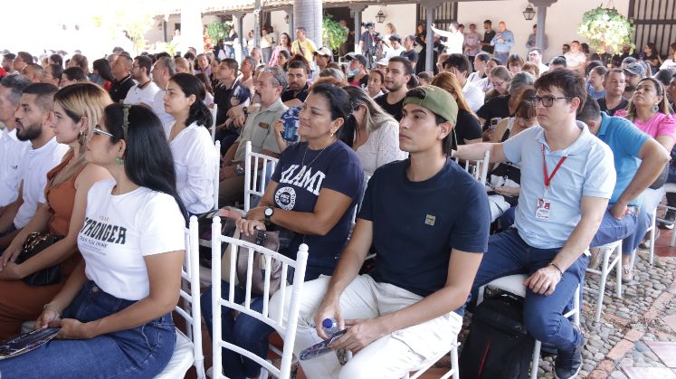 Durante el lanzamiento, se exploró la relación entre plataformas digitales, emociones y aprendizaje.