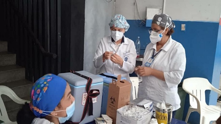 La primera limitante sería alcanzar un nivel de vacunación del 100% en las poblaciones de San Antonio y Ureña, dijo Bernal./Foto: archivo