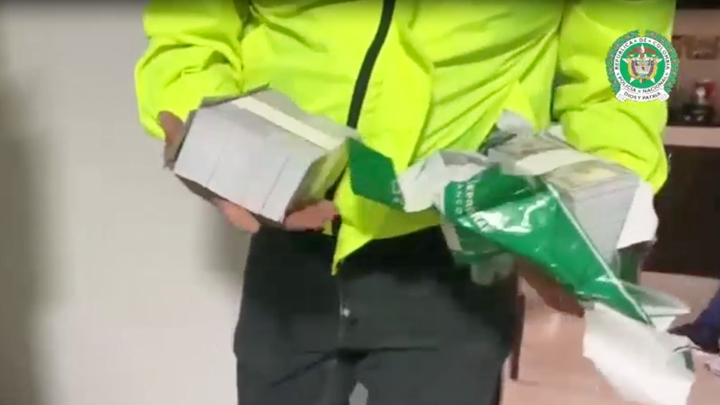 Ya tenían varios dólares listos para enviar a Centroamérica.