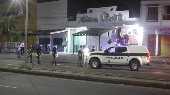 Un establecimiento en Atalaya se vio afectado por un explosivo.