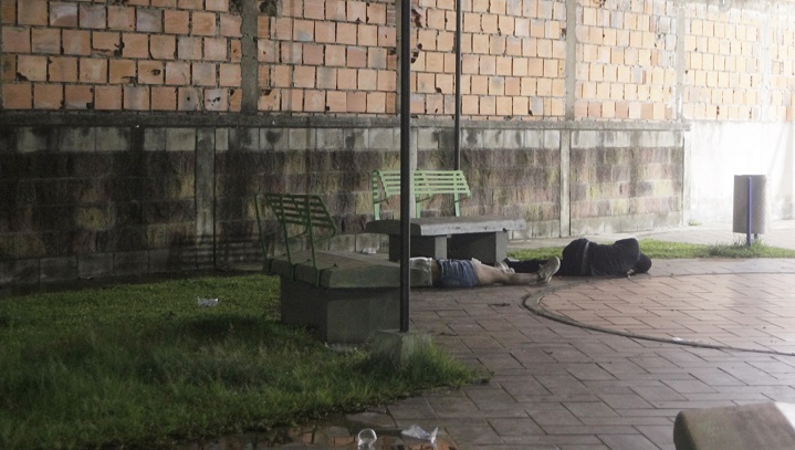 Dos hombres en moto asesinaron a la pareja.