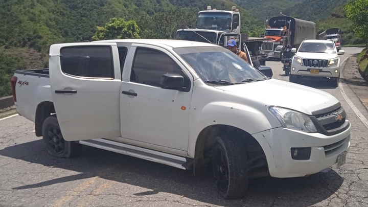 En esta camioneta se movilizaba el soldado secuestrado en la vía a Ocaña.