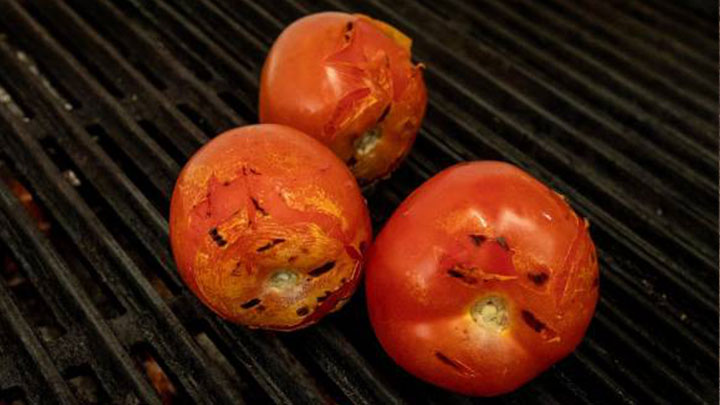 Este es el proceso de los tomates para hacer la salsa.