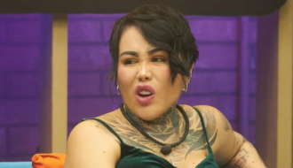 Disfrazan a burra con traje de Yina Calderón 