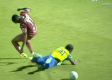 Lesión futbolista brasileño. | Foto: captura de video de X @Barras_LATAM.