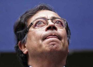 La reunión entre Petro y el papa se extendió por alrededor de 45 minutos. 