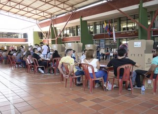 En el colegio 11 de Noviembre de Los Patios, la jornada se desarrolló en completa tranquilidad. /Foto: Jorge Gutiérrez/La Opinión