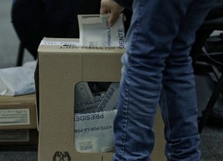 En las elecciones locales la participación de funcionarios públicos está disparada./Foto archivo
