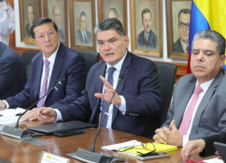 Varios Funcionarios.png