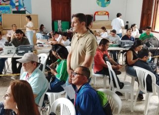 Los escrutinios se cumplen en la biblioteca pública Julio Pérez Ferrero/Foto Orlando Carvajal