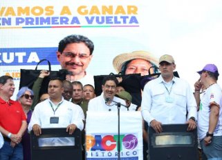 El candidato a la presidencia, Iván Cepeda Castro, durante su intervención en la Plaza de Banderas./Foto: Carlos Ramírez