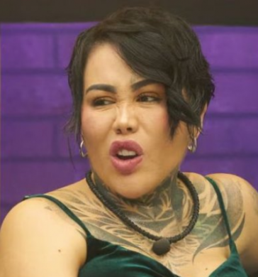 Disfrazan a burra con traje de Yina Calderón 