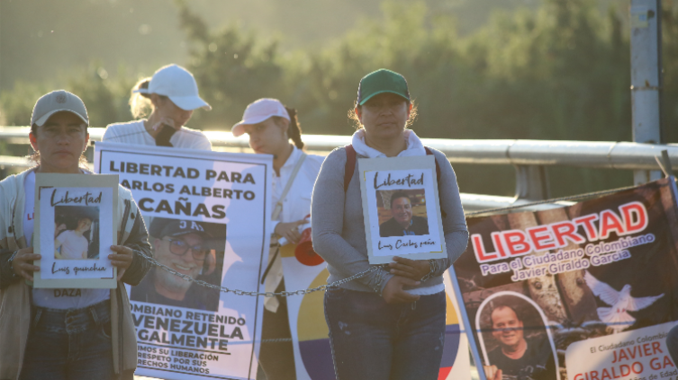 Familiares de colombianos presos en Venezuela protestaron de nuevo en el Simón Bolívar.