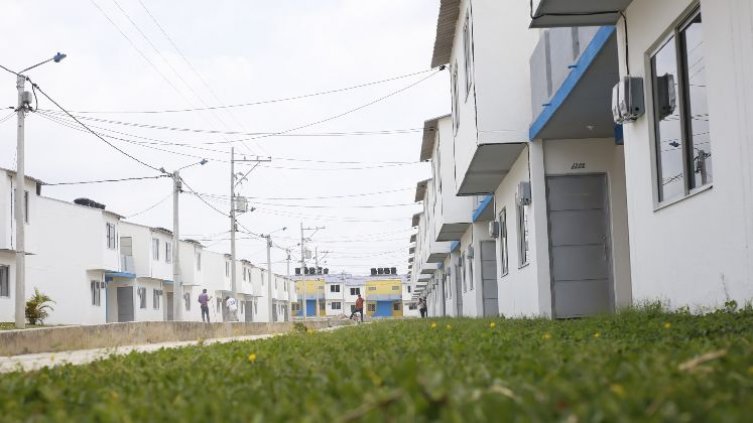 MINVIVIENDA ORDENÓ COBRAR VIVIENDA VIS EN PESOS PARA FRENAR ALZAS