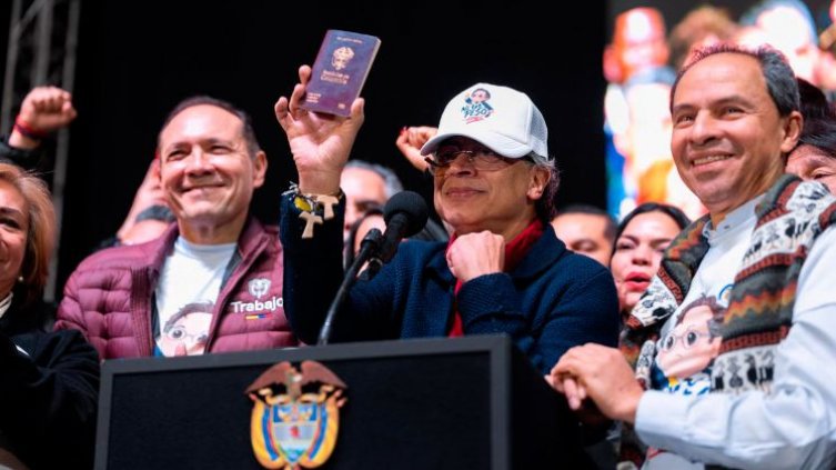 PETRO PRESENTÓ EL NUEVO PASAPORTE, ASEGURÓ QUE SE HACE EN EL PAÍS