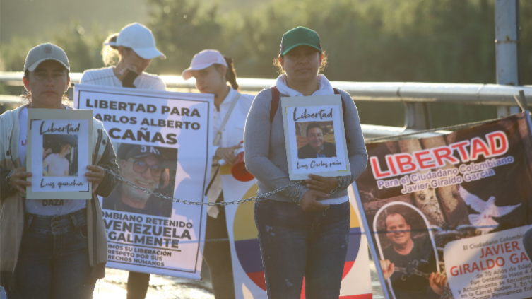 Protesta de familiares de colombianos presos. 