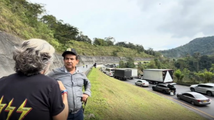 Juan Daniel Oviedo atrapado en bloqueo en Tona, Santander.