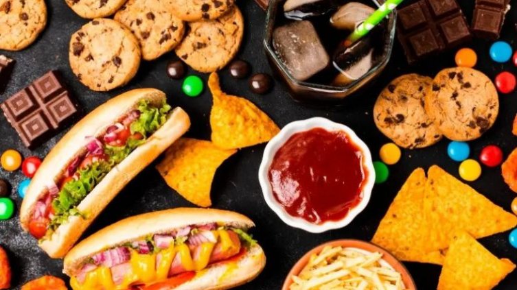 Impuesto a ultraprocesados ya recauda $1,9 billones en Colombia y preocupa el alto consumo de comida chatarra