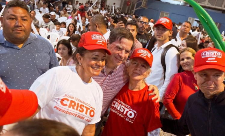 Juan Fernando Cristo en campaña.