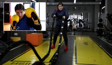 La boxeadora entrena entre 5 y 6 horas diarias. Al comienzo, sufrió discriminación. / Foto AFP