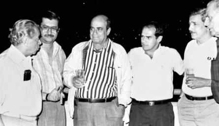 De izquierda a derecha a: León Londoño Tamayo, con su infaltable “habano” entre los dedos, Francisco Pérez Aranguren, Jorge Cristo Sahium, Jaime Buenahora Febres, Jaime Unda Baena y Giovanni Martín. (Foto: Archivo La Opinión)