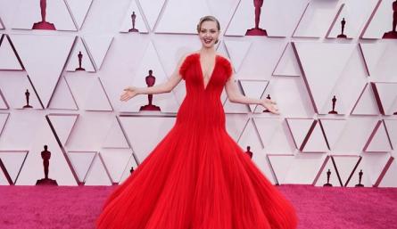 Amanda Seyfried escogió el rojo para la gala./Foto: Internet