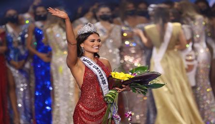 Andrea, además de gritar íViva México!, dijo que siente que ha cumplido un sueño que tuvo por muchos años.