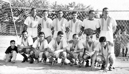 Recordamos atrás, a Lauro Rodríguez, Juan Garbiras, Iván Restrepo,  González, Alvaro Ramírez Lares y Fernando Ramírez Jácome. Hincados están Eloy Ronquillo, Gonzalo M, Luis Alberto Miloc, Eustorgio Colmenares, Dardo Acuña y Juan Carlos Toja.
